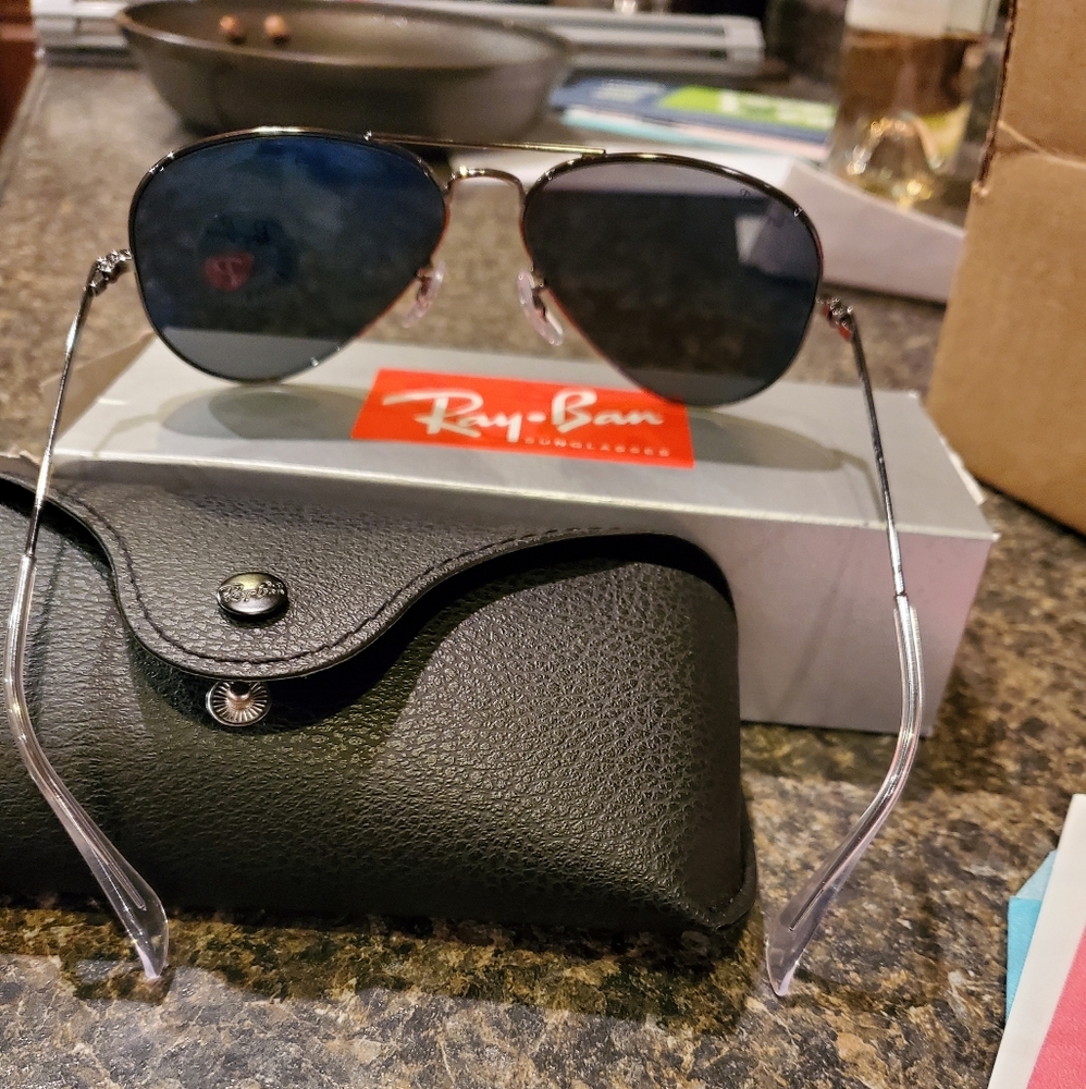 Ray-Ban Aviator Sunglasses - Picture 4 of 5